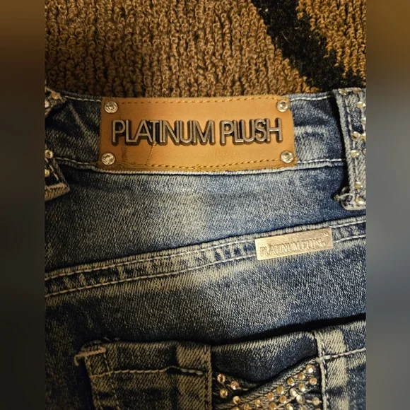 Platinum Plush cut out jeans - Picture 8 of 9